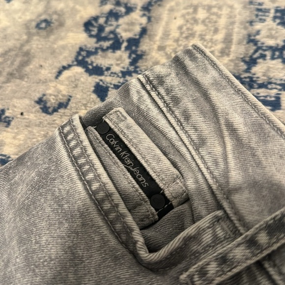 Women’s Calvin Klein Jeans - Picture 3 of 4